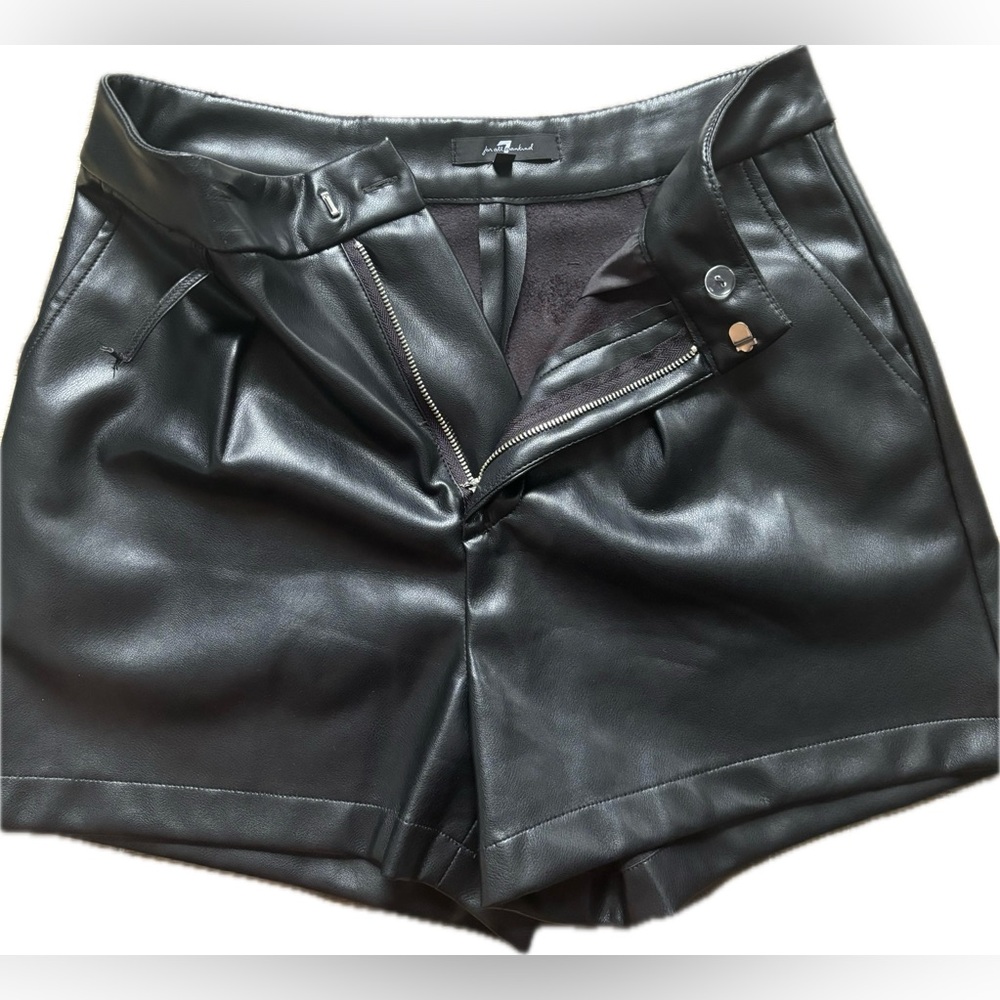 7 for all Mankind Faux Leather Women's Shorts - Picture 3 of 6